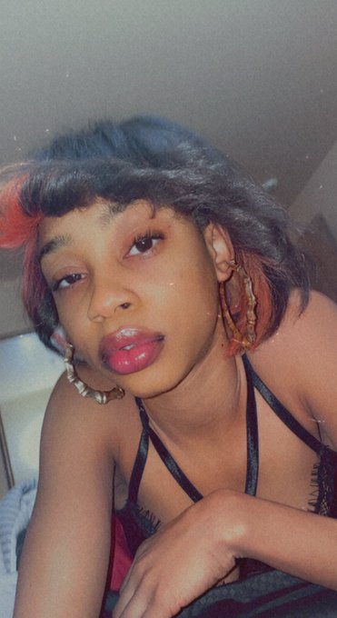 💕🥴 Retweet this if I&rsquo;m beautiful https://t.co/JE6m6yFk9n