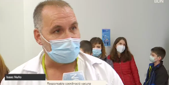 hgermanstrias's tweet photo. 🎤Isaac Nuño, infermer coordinador del punt de vacunació poblacional de #hgermanstrias 💉

💬la importància de la vacunació en infants és sobretot pel gran nombre de contactes socials a l'escola i a casa amb pares, germans i avis

▶️https://t.co/AUjWnNM9od a @bdncom min 2:23 https://t.co/OVRG4l33bZ