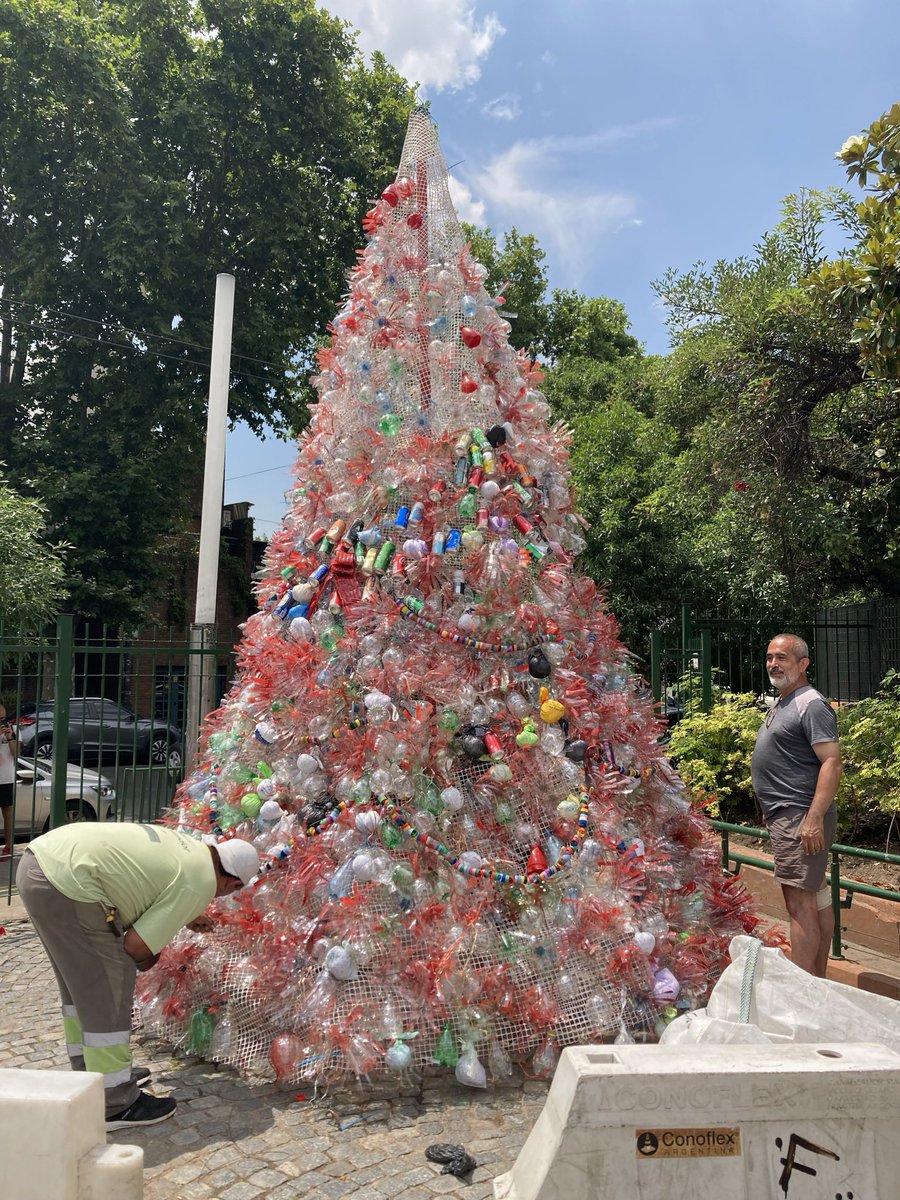 Not many Xmas decorations in Argentina but this is the best … an enthusiastic team creating an amazing tree solely from discarded plastic … #GoGreen #nomoreplastic #recycling #creativerecycling #reuse #happyxmas