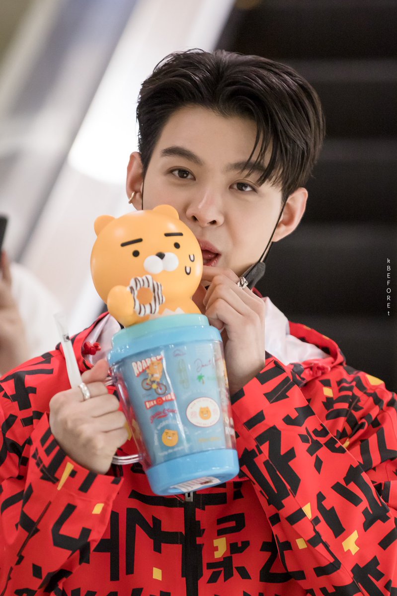 kBEFOREt's tweet photo. [20211216]

กระติกน้ำของน้อง 🐻🧃

Pokémon TCG EXHIBITION 25th 
#SaintsupxPokémon
#Saint_sup #MingEr https://t.co/hzNPp9y2Y7