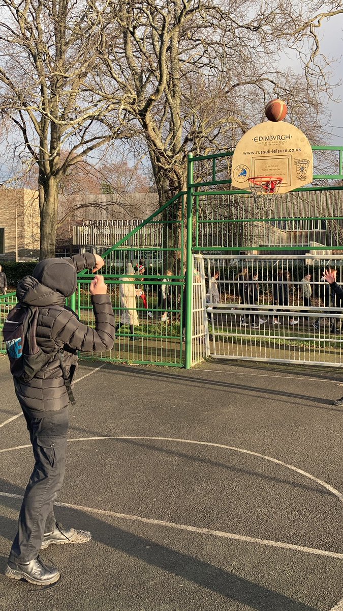 #shootinghoops #broughtonsantawalk