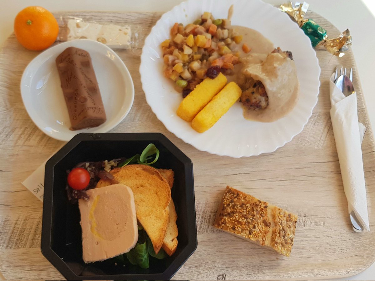 YannFevrier's tweet photo. Joyeux Noël avec un peu d'avance grâce au formidable travail de tous les agents de l'Unité Centrale de Production Alimentaire du @CHU_Montpellier, sous contrainte sanitaire avec des règles parfaitement respectées! Merci pour cet instant de légèreté 🤩👍 https://t.co/p74l8ZCwEB