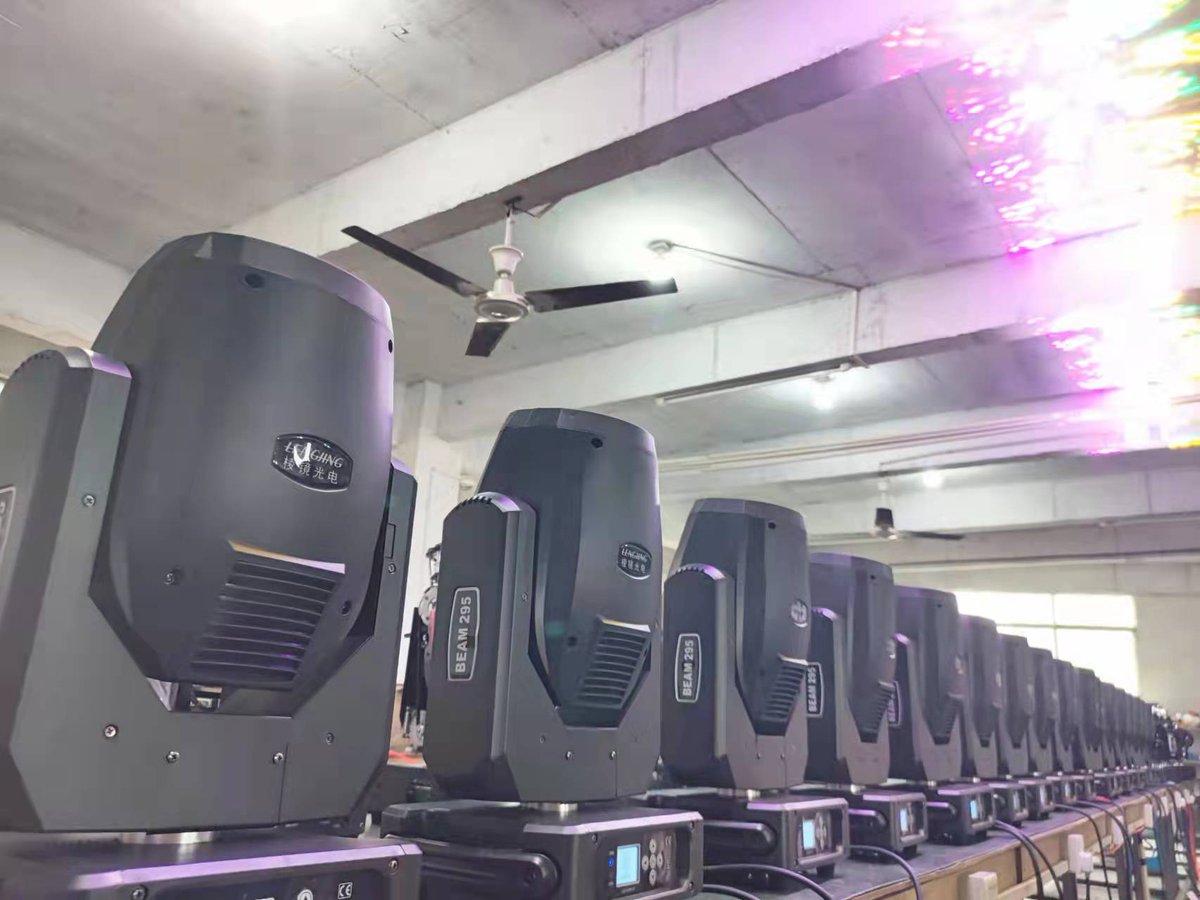 16units 295W BEAM+16units 19×15W 4IN1 LED MOVING HEAD+10units1000W LED STROBE has been shipped to Foshan!
#eventos #prolights #event #events #sonido #sonidos #staging #entertainment #beam