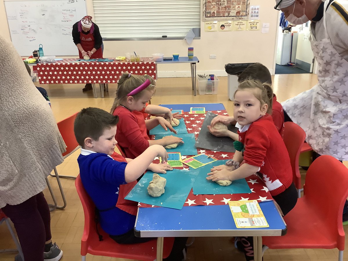 SchoolReedness's tweet photo. Christmas cooking for the school and parents with @sarahcookstars and Andy. Christmas tree dough balls today to take home. They looked delicious and the smell of the garlic butter made us very hungry. https://t.co/Tu01sh6gHB