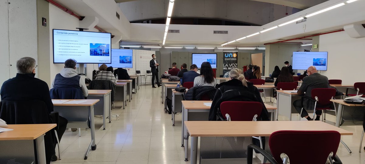 UNOlogistica's tweet photo. El director técnico de #INTEGRAsti, Carlos Márquez, ofrece la ponencia ‘Responsabilidad en la seguridad de las puertas industriales, comerciales y de garaje en su uso, instalación, motorización y mantenimiento’.
#PRL #JornadasUNO #UNO #Logística #Transporte
#IRSST https://t.co/meSKC2S5bj