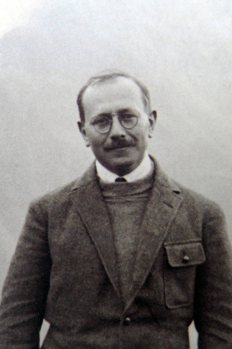 Marc Bloch fut torturé, supplicié et fusillé par les nazis. Il est tombé à 58 ans en criant "Vive la France !". <a href="/XavierMauduit/">Xavier Mauduit</a>, producteur du "Cours de l'histoire" explique pourquoi selon lui, cet immense historien et résistant aurait sa place au Panthéon. franceculture.fr/emissions/l-op…