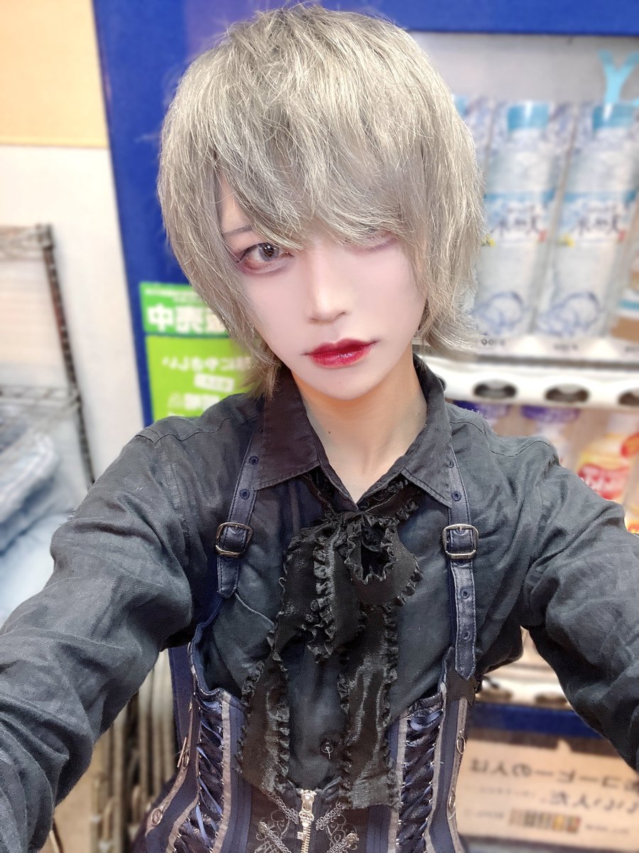 dotdoll_shigure's tweet photo. 単独ライブありがとうございました！妖精衣装🧚‍♂️初期衣装✝️ https://t.co/1alXbLxukH