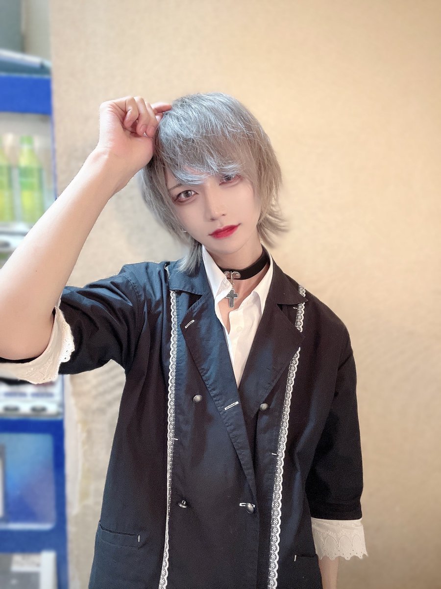 dotdoll_shigure's tweet photo. 単独ライブありがとうございました！妖精衣装🧚‍♂️初期衣装✝️ https://t.co/1alXbLxukH