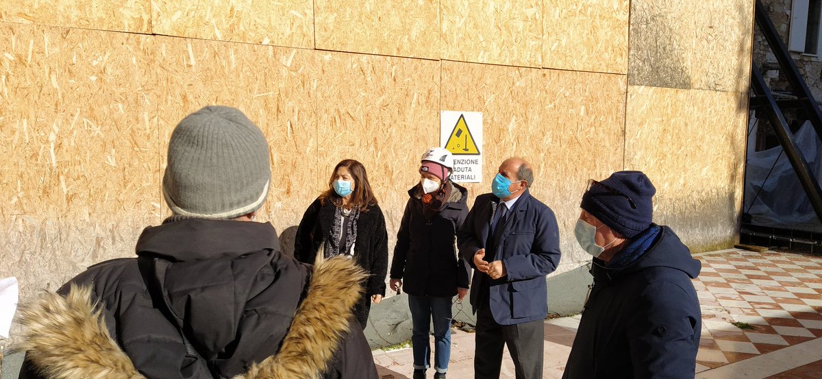 ComuneNorcia's tweet photo. #BasilicadiSanBenedetto di #Norcia. Operai sul posto per iniziare la cantierizzazione. 
"Inizia il cammino per la ricostruzione della Basilica. Un giorno atteso da tempo che salutiamo con speranza e fiducia"
#sisma2016
#ricostruzione https://t.co/WA5mDHZOtl