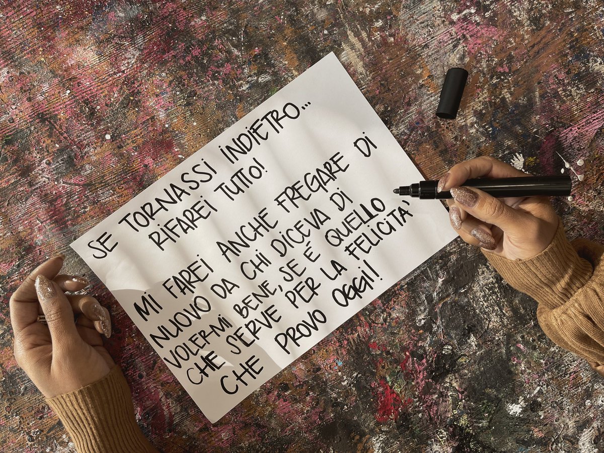 Nella mia vita ho ricevuto un sacco di delusioni e tradimenti, soprattutto da parte di chi credevo mi volesse bene più di tutti.
Se tutte queste pugnalate sono servite a rendermi la persona che sono oggi, a farmi raggiungere tutti questi obiettivi, rifarei tutto da zero.