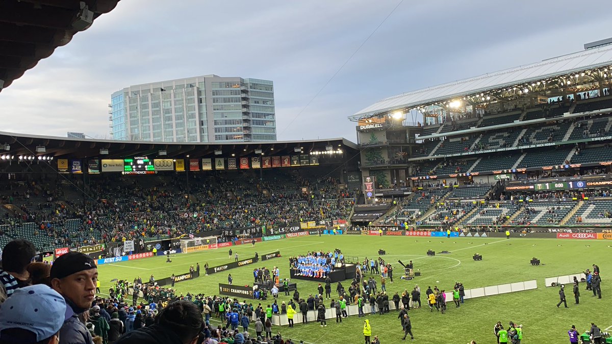 SharkRodrigoNYC's tweet photo. Campeones! Campeones! Olé olé olé 
Glad to celebrate in person our beloved @NYCFC first and hopefully the beginning of many @MLS  Cup #NYCFC #ViejosSC https://t.co/95Q6rZ1peF