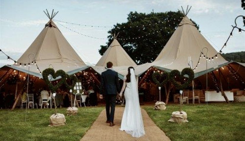We love seeing photos from our couples, they make our day- Thinking of having a tipi wedding? We would love to hear from you!🤍 
.
.
#abbasmarquees #wedding #katatipi #tipiwedding #tipivenue #weddings #tipi #somersetweddings