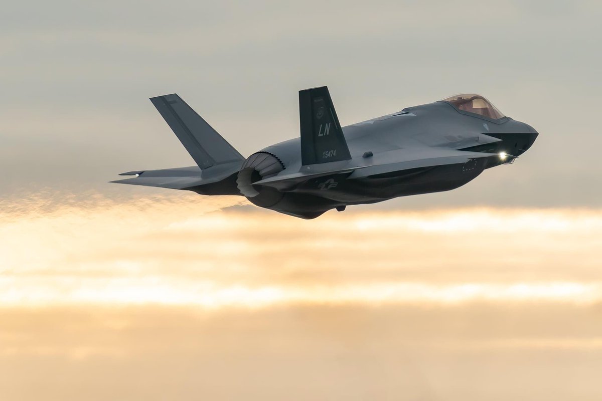 495th FS Valkyries arrive at RAF Lakenheath yesterday. #valkyries #f35 #raflakenheath #aviation #aviationphotography #495th #48thfighterwing