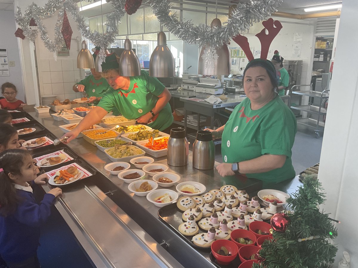 N_O_P_A's tweet photo. #TeamNOPA #NOPAChristmas @_HutchisonCater https://t.co/wnahcGes8U