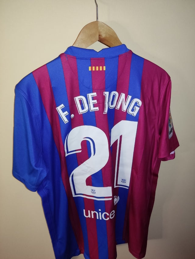 Dale RT a este Tweet y sigueme si quieres que sortee esta camiseta de Frenkie De Jong 21-22, el ganador lo anunciaré mañana a las 15:00 h etiquetándolo

Suerte a todos/as
