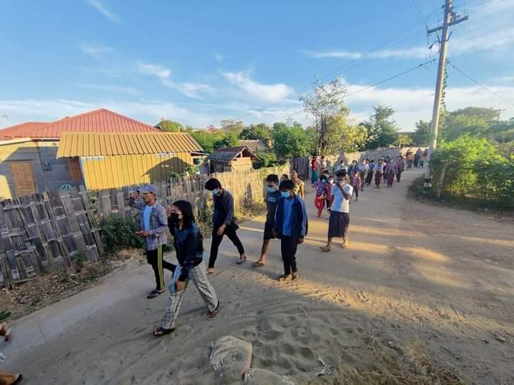 "Occupy our lost human rights with the Revolution" Lapatdaung residents marched against military dictatorship.

#Cambodia_RejectTerrorists  
#WhatsHappeningInMyanmar
#Dec16Coup
