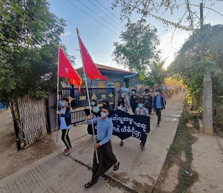 b3rry_y's tweet photo. "Occupy our lost human rights with the Revolution" Lapatdaung residents marched against military dictatorship.

#Cambodia_RejectTerrorists  
#WhatsHappeningInMyanmar
#Dec16Coup https://t.co/2wztK8196H