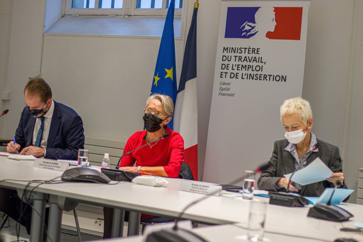 Aux côtés d’<a href="/Elisabeth_Borne/">Élisabeth BORNE</a> pour le 3ème comité du Contrat d’engagement jeune. 

Dès le 1er mars, pour les jeunes les plus éloignés de l’emploi :
➡️ Un accompagnement intensif 
➡️ Des découvertes métiers
➡️ Des immersions en entreprise
➡️ 500€/mois si besoin
#1jeune1solution