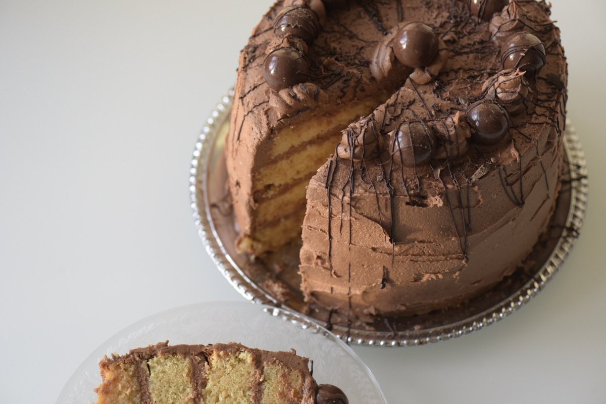 ClaireDeVille3's tweet photo. This 4-layer #Malted #Milk #cake was lots of delicious fun. I would eat a piece right now in fact. So good! 🍫#holidayseason https://t.co/7VXkI4aXbk