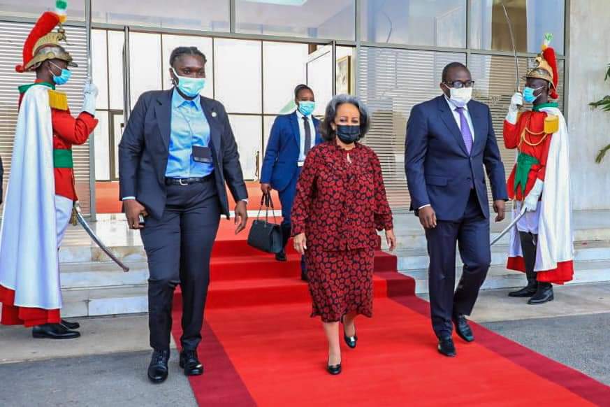 dessalegnmanaye's tweet photo. President #Sahle-Work arrives in #Abidjan to discuss on current situation in Ethiopia and to strengthen the bilateral relations with Côte d’Ivoire. She will meet the Ethiopian community as well as the officials of the African Development Bank.
#Ethiopia
#PanAfricanism https://t.co/6nTSKMszFT