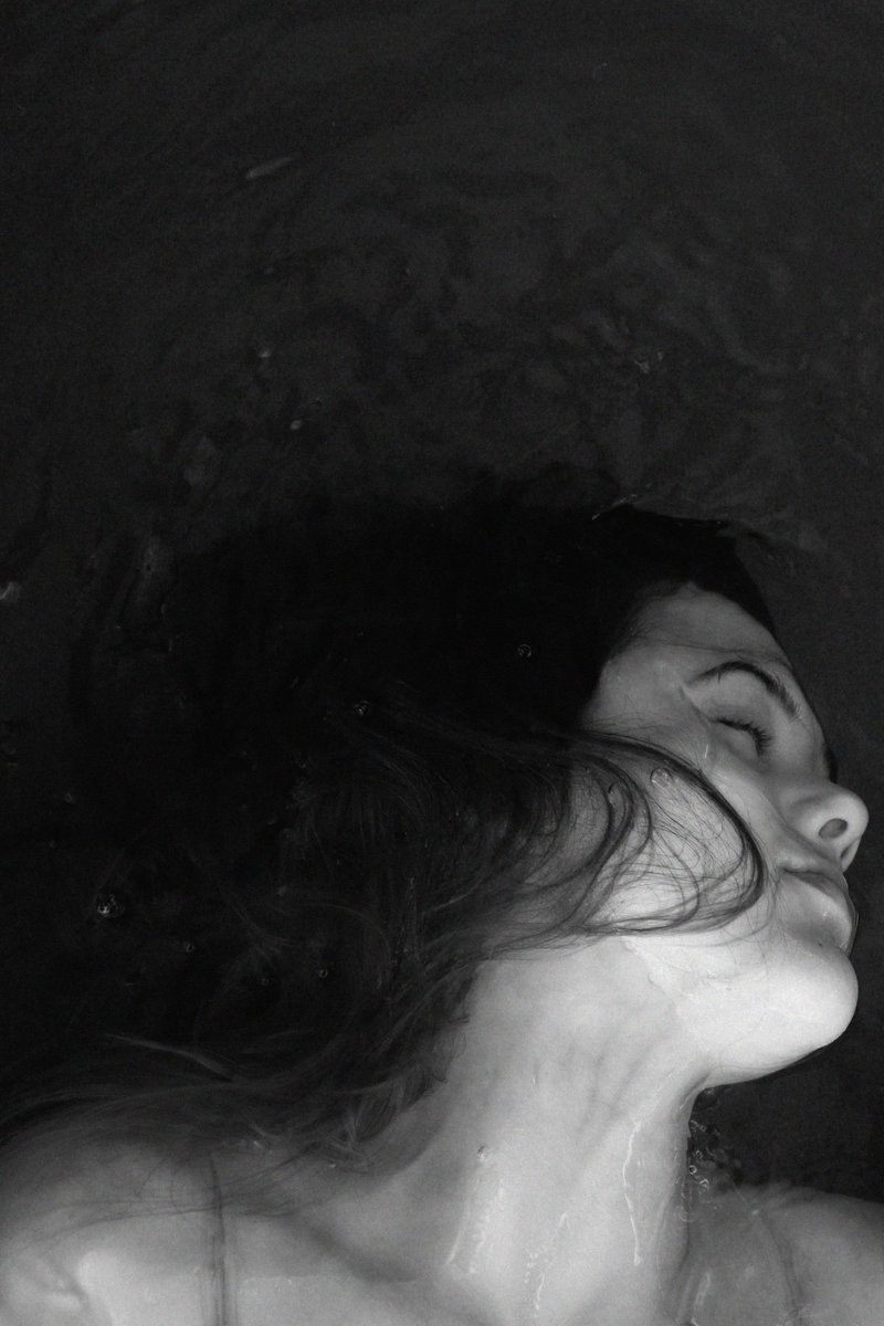 silviahmariah's tweet photo. Hello everyone! 🖤 🖤 🖤
"Suffocating" is my genesis on @Rarible. 
1/1
https://t.co/Jn2rvt6qyw

I love this picture and I hope you like it too. 
RTs are much appreciated, friends! 

#photez #nftphotobr #nftphotography #Monochrome #tezos https://t.co/zicVRJYOCt