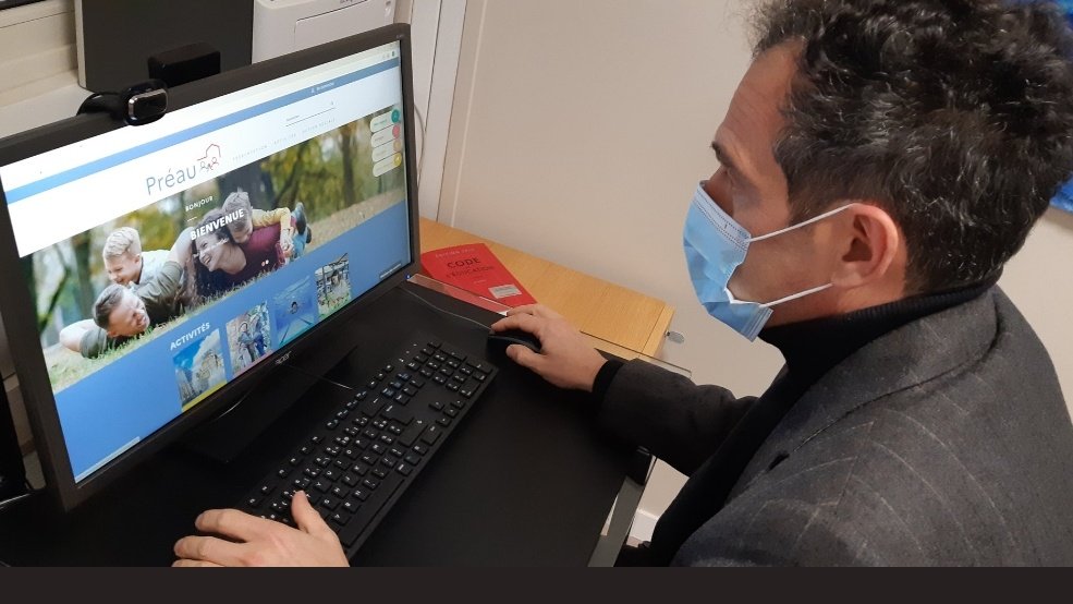 o_oProf's tweet photo. Peut-être ont-ils réalisé que la pauvreté incroyable de cette offre PAYANTE qu'ils devaient vendre pouvait nuire à leur image ? https://t.co/99scfIybgp