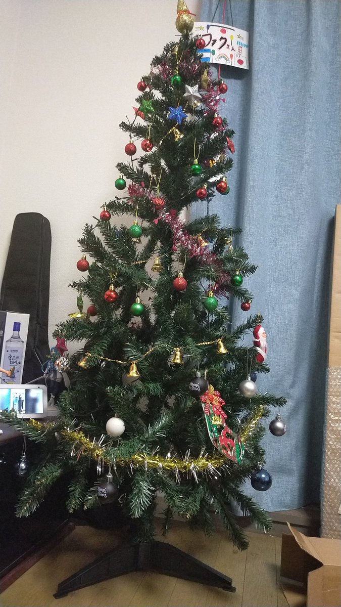 _Ch1KaRa_'s tweet photo. いつもとり遅いけど、やっとクリスマスツリー飾れましたー!😊
今年もクリスマス楽しみ✨
#クリスマス
#クリスマスツリー
#外国人 https://t.co/FpfbRbeyIn
