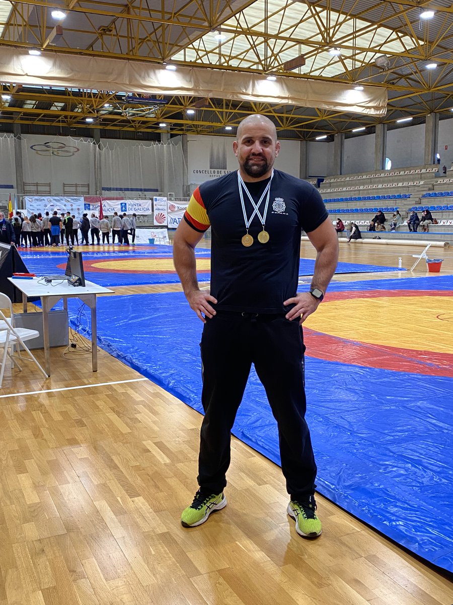 policia's tweet photo. 🏆Enhorabuena al campeón de 🇪🇸 y @policia José Cuba, por alzarse con el primer 🥇 puesto en las modalidades de libre olímpica -125 Kg. y grecorromana -130 kg. en el Campeonato de #Galicia de Luchas Olímpicas 

#SomosDeporte https://t.co/xsuDr8cmsW