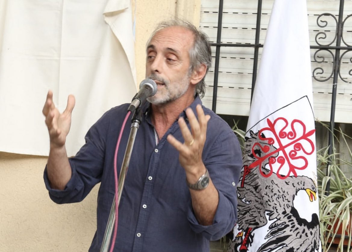 ClaudioMorresi's tweet photo. Ayer junto a @claudioaferreno participamos del descubrimiento de la placa que declara al Club Social y Deportivo El Tábano de Interés Cultural por @LegisCABA.

El Tábano es uno de los tantos clubes porteños que dan vida a nuestros barrios con actividades deportivas y culturales. https://t.co/XzpdlSSsvf