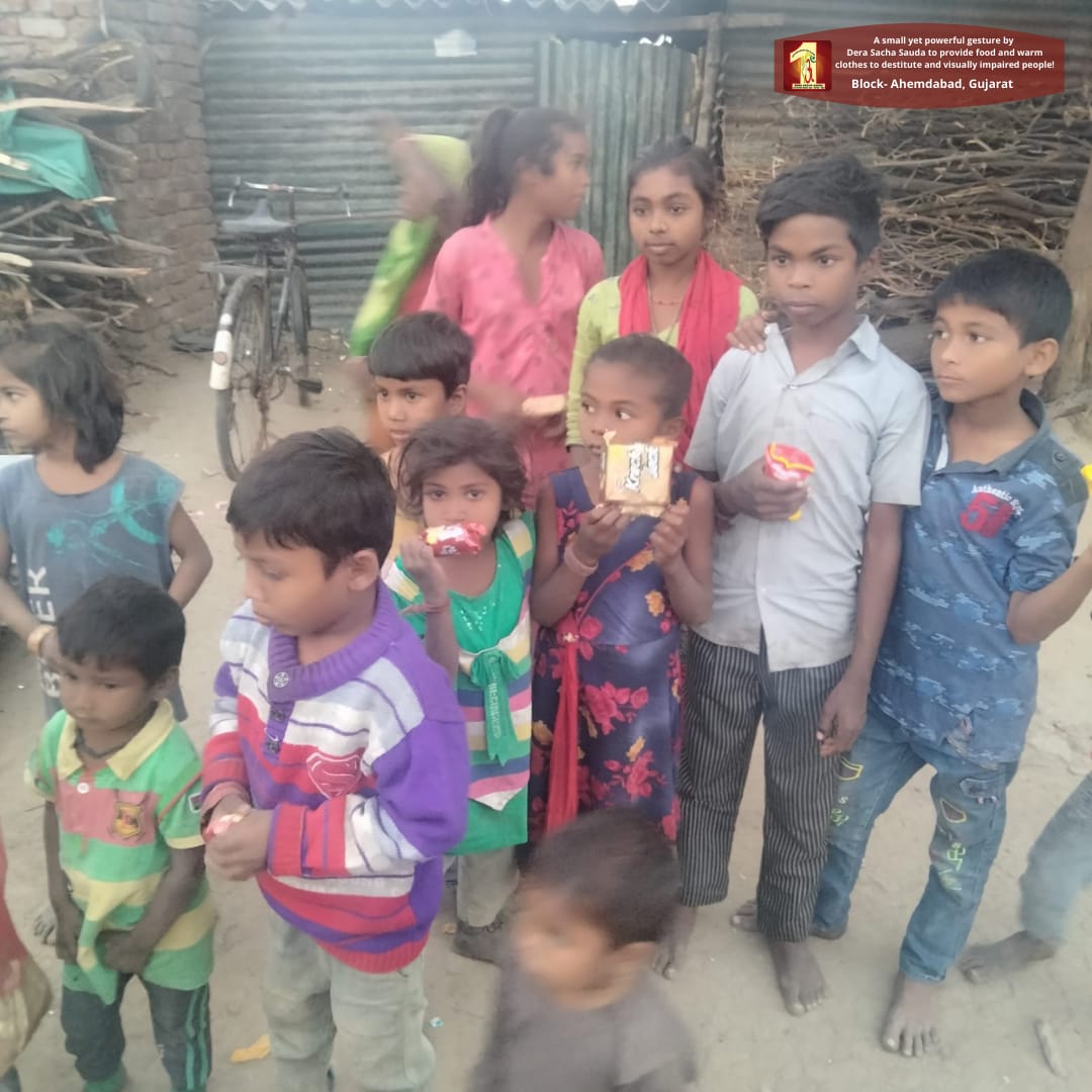 DSSNewsUpdates's tweet photo. Warmth Of Humanity | Food &amp; Warm Clothes Distribution to destitute &amp; visually impaired people under the pious guidance of St. Dr. @Gurmeetramrahim Ji Insan | DSS Volunteers: Ahemdabad, Gujarat
#clothes #humanity #WarmthOfHumanity #ClothBank #clothdonationbydss #foodbank #food https://t.co/ZqwrOX9Dnh