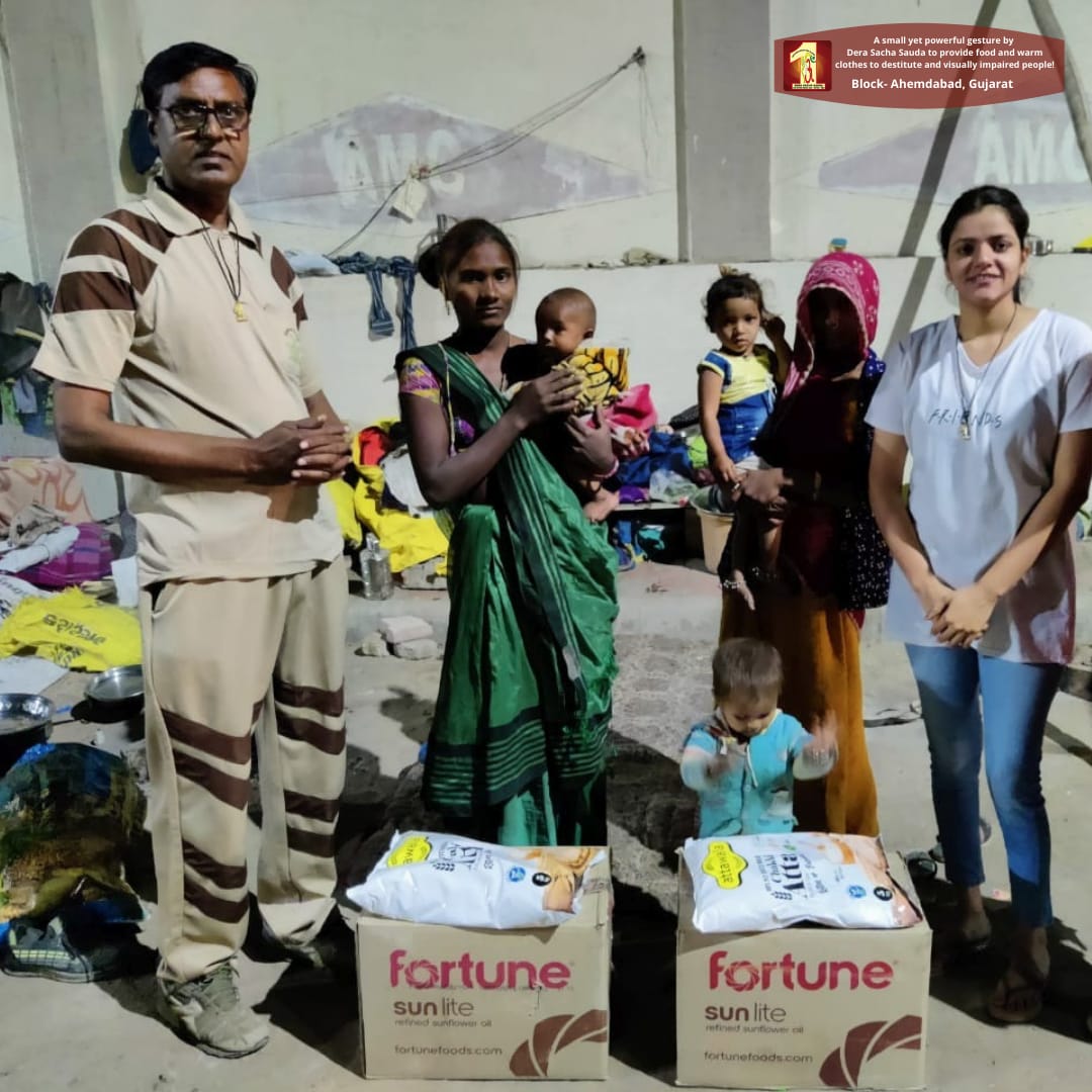 DSSNewsUpdates's tweet photo. Warmth Of Humanity | Food &amp; Warm Clothes Distribution to destitute &amp; visually impaired people under the pious guidance of St. Dr. @Gurmeetramrahim Ji Insan | DSS Volunteers: Ahemdabad, Gujarat
#clothes #humanity #WarmthOfHumanity #ClothBank #clothdonationbydss #foodbank #food https://t.co/ZqwrOX9Dnh