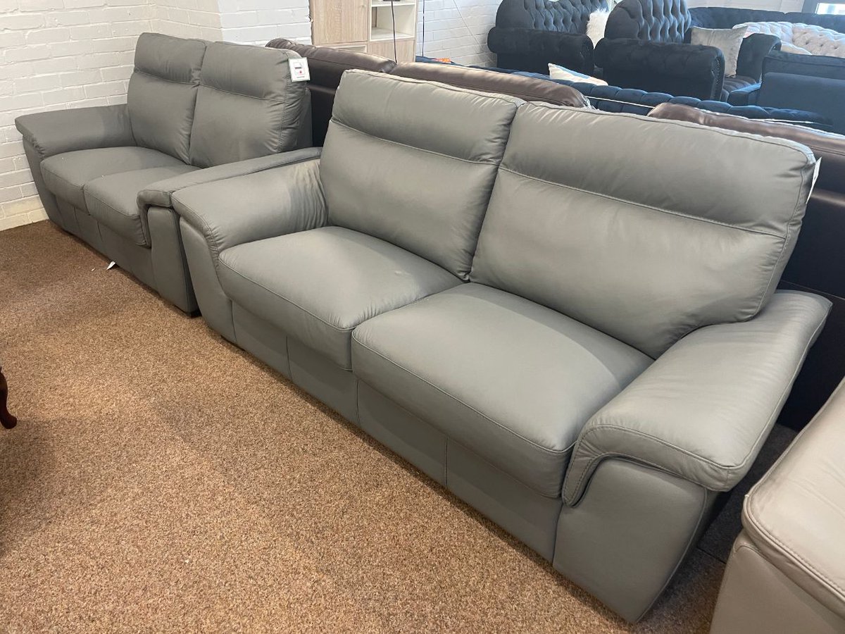 👀Let down by another sofa company?👀

The real leather Toronto 3+2 set is available online now, with IMMEDIATE local delivery!

Limited stock! 
🌟Just £1598🌟

aintreesofas.com/product/toront…
