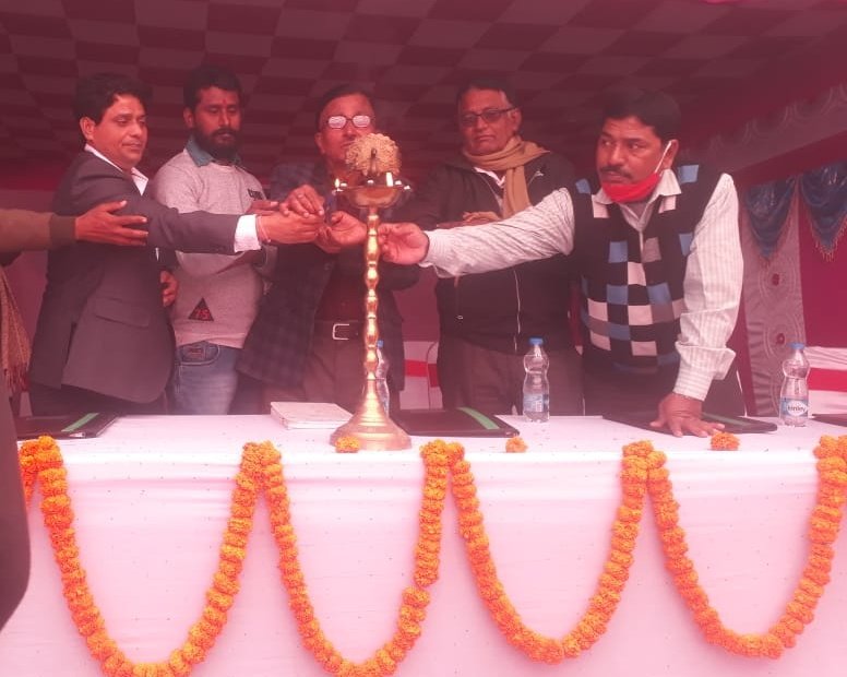 Manishpandeymi1's tweet image. शून्य लागत पर प्राकृतिक खेती विषय पर गुजरात में आयोजित सम्मेलन का सीधा प्रसारण मांझी कृषि विज्ञान केंद्र परिसर में हुआ। वर्चुअल प्रसारण के कार्यक्रम में कृषि वैज्ञानिको तथा कृषि  पदाधिकारी के साथ मांझी,एकमा,रिविलगंज तथा जलालपुर के किसान उपस्थित रहे।