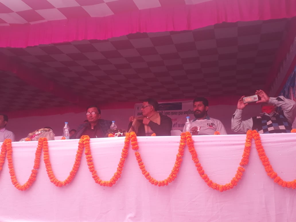 Manishpandeymi1's tweet image. शून्य लागत पर प्राकृतिक खेती विषय पर गुजरात में आयोजित सम्मेलन का सीधा प्रसारण मांझी कृषि विज्ञान केंद्र परिसर में हुआ। वर्चुअल प्रसारण के कार्यक्रम में कृषि वैज्ञानिको तथा कृषि  पदाधिकारी के साथ मांझी,एकमा,रिविलगंज तथा जलालपुर के किसान उपस्थित रहे।