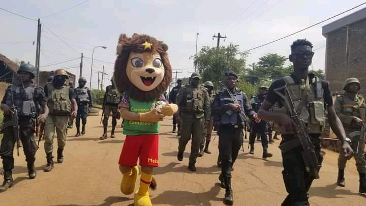ForYou_Media's tweet photo. CAN: Mola recieved in Bamenda in a midst of excitement,euphoria and mostly high security disposition.
ForYou Media https://t.co/tssQQvgiGu