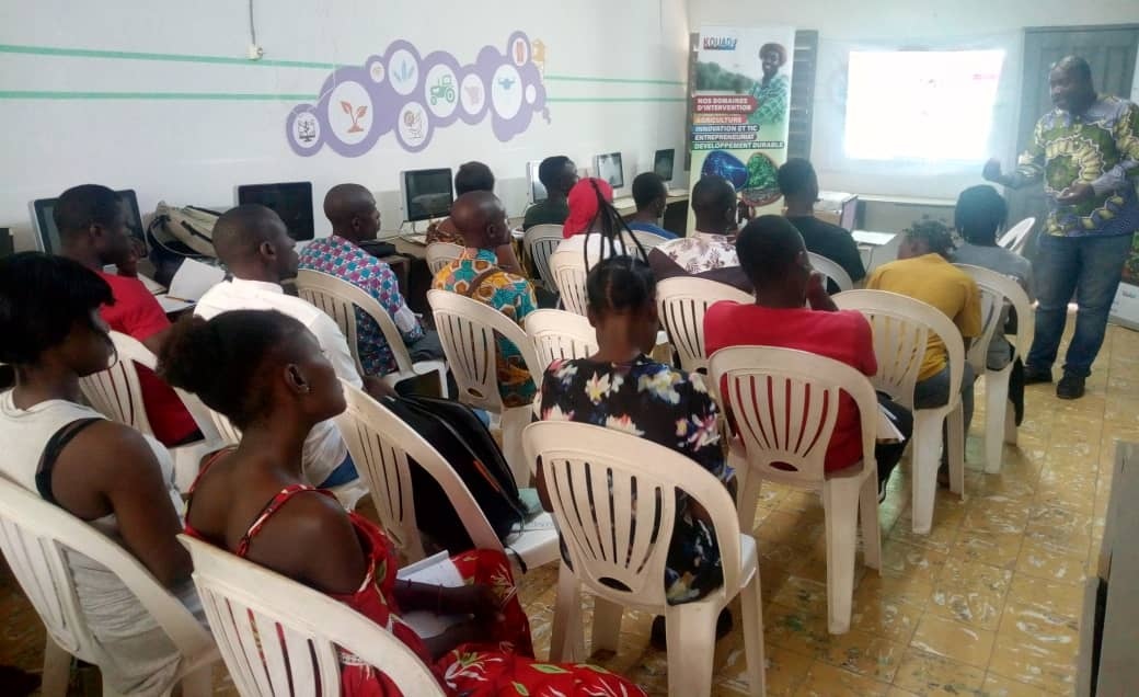 Début d'une formation théorique (Phase 1) de 3 jours sur le montage et installation d'un panneau solaire à #Agrilab avec une trentaine de participant-es venu-es de la ville de #Man et ses environs. 
C'est une partie du projet #FablabSolidaire de la <a href="/Fondation_OCI/">FONDATION ORANGE CI</a>.