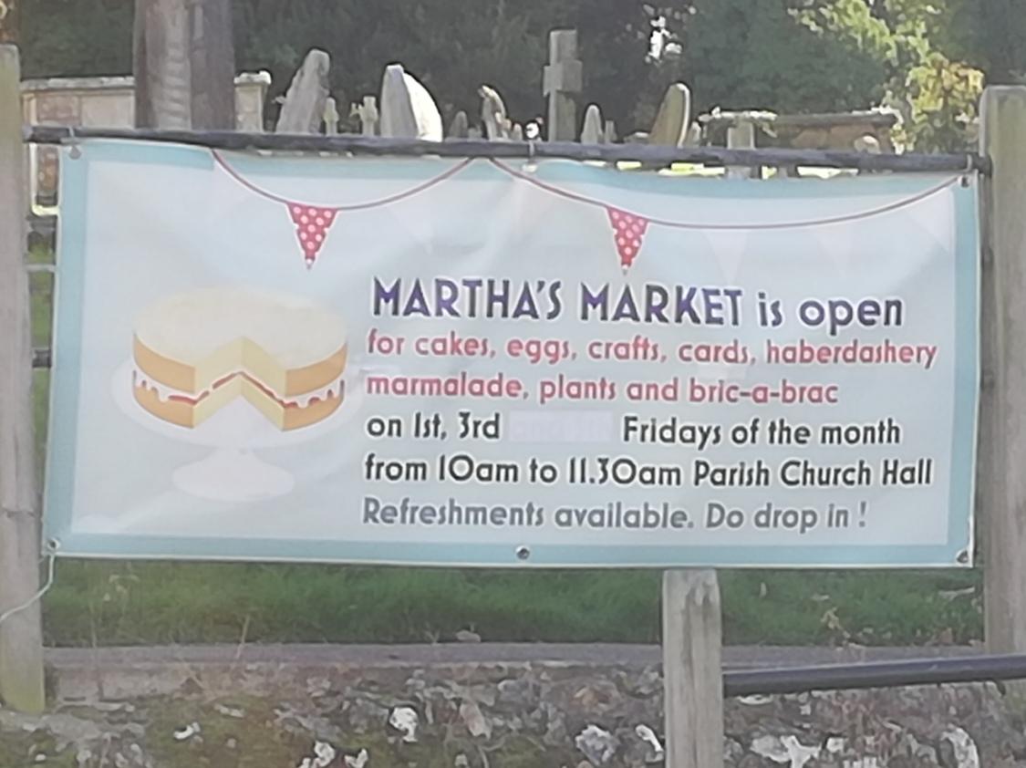 NeilSlade3's tweet image. The local community market is having its Christmas market this Friday 17th Dec in the parish church hall, Church Road 10-11.30am. All the usual stalls, plus a tombola, teas and coffees served. Masks must be worn. @livingkt22 @LeatherheadLife @lheadparish