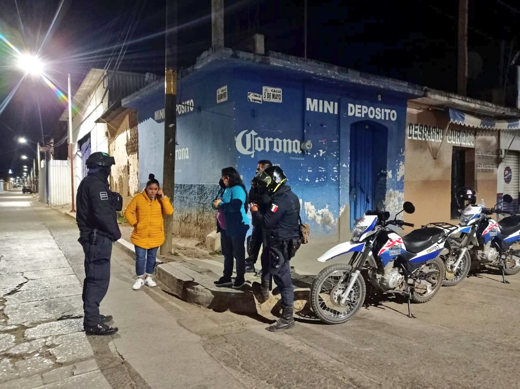 POLICIA_OCOTLAN's tweet photo. @POLICIA_OCOTLAN con el  objetivo de  brindar una  mejor movilidad, Proporcionamos seguridad vial. En calles céntricas de Ocotlán de Morelos.
@GobMpal_Ocotlan 
@SSP_GobOax 
@SESESP_GobOax 
@PolVial_GobOax
@polux100
@SIDISSP_GobOax
@DiscipuloMD https://t.co/7xAVyoVCUm