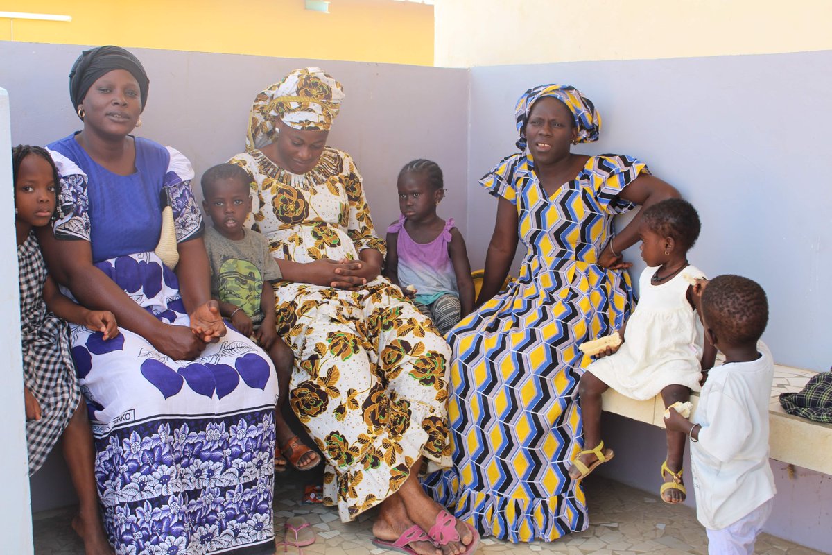kassumay's tweet photo. 📸 Las mamás del barrio de Mbour Maures con sus pequeños en el dispensario médico de #Kassumay 📍
Desde #Kassumay empoderamos a estas mujeres, además de atención médica, les informamos acerca del ciclo menstrual y la ovulación.
#voluntariado #Senegal #haztevoluntario #solidaridad https://t.co/KnByeyLPFK