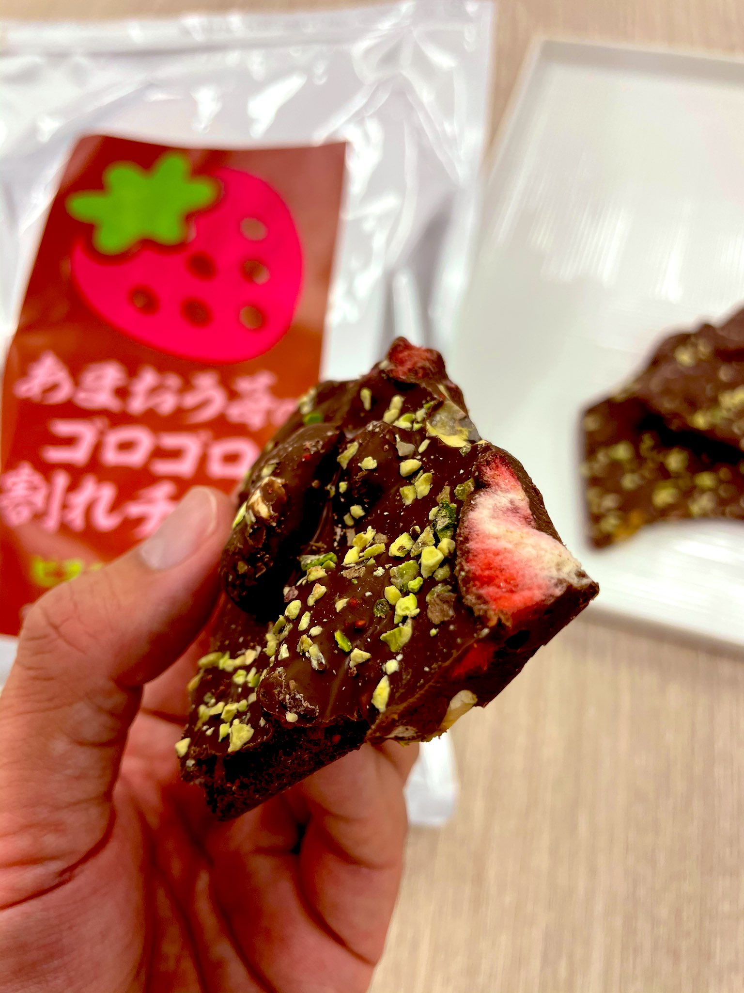 【伊都きんぐ】あまおう苺のゴロゴロ割れチョコ 450g 3個セット thumb03_e5.jpg