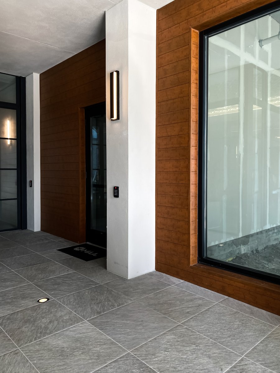 SundanceArch's tweet photo. Sundance Architectural Products offers endless possibilities when it comes to your building's exterior details and decor. 

#exteriordetails #custom #woodgrainaluminum #apartmentbuilding #downtownorlando https://t.co/zcp5h1GfTf