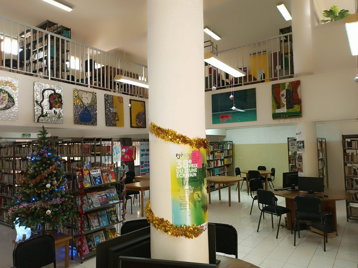 ExuperyLycee's tweet photo. Houra !!! Le groupe d'élève de l'équipe CDI a gagné ! 
Le Concours de déco de fin d'année organisé au 2nd degré  a connu la participation de 3 grandes equipes qui ont décoré les bâtiments administratif, Vie scolaire et Cdi.
@aefeinfo @aefe_zao @jacqueshoudoin https://t.co/nlNijNeGnf