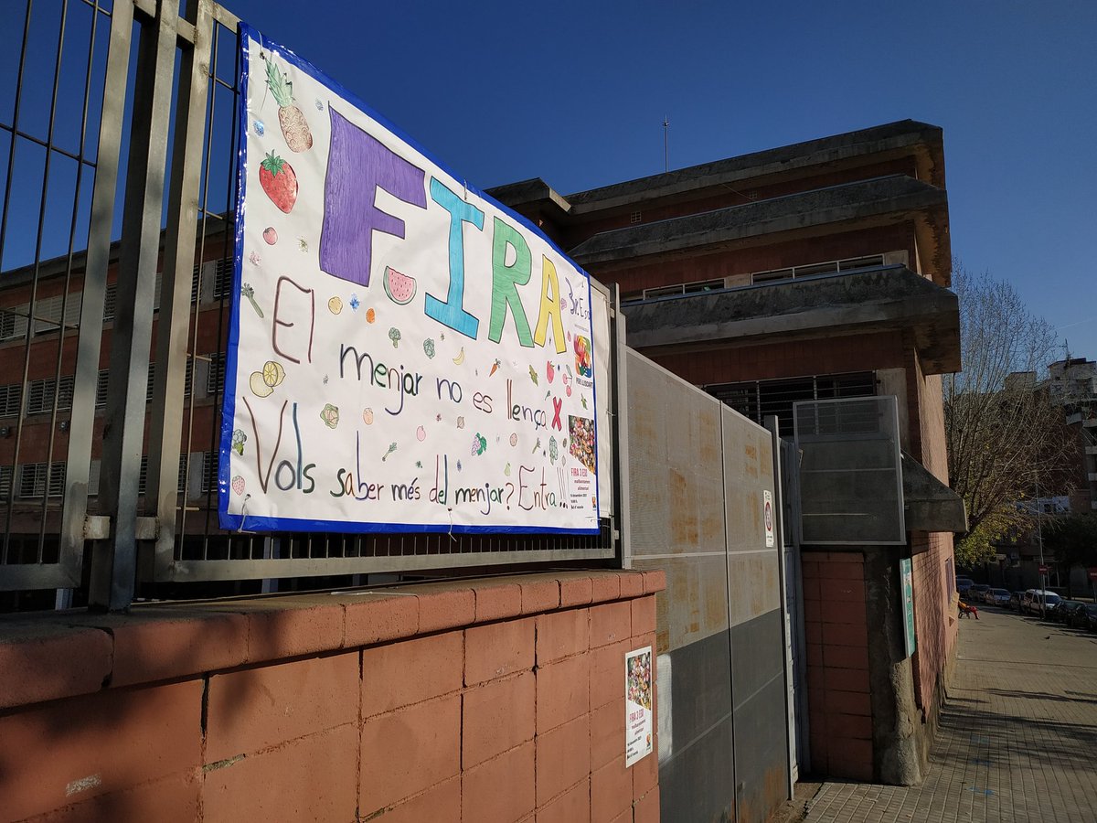 aljaum's tweet photo. 📣📣 Tot a punt! Veniu al @lliscart, 16:00 h Fira #malbaratament alimentari! Els #joves us hi esperen! @LHEDUCACIO @lhdigitalh @CRPHospitalet https://t.co/m4LyKbQEuK