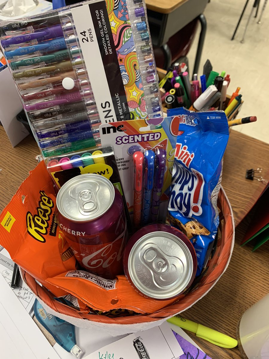 Merickle9's tweet photo. So surprised yesterday to be recognized with this basket from the sweet ladies in our cafeteria! Feeling very blessed! Sure made my day! Thank you! https://t.co/evXFgzhGRZ