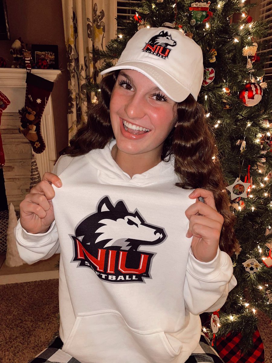 katyramage1's tweet photo. Can’t wait to be part of the Huskie Nation🐾🥎❤️ @NIUSoftball https://t.co/fGeKt8gs0R