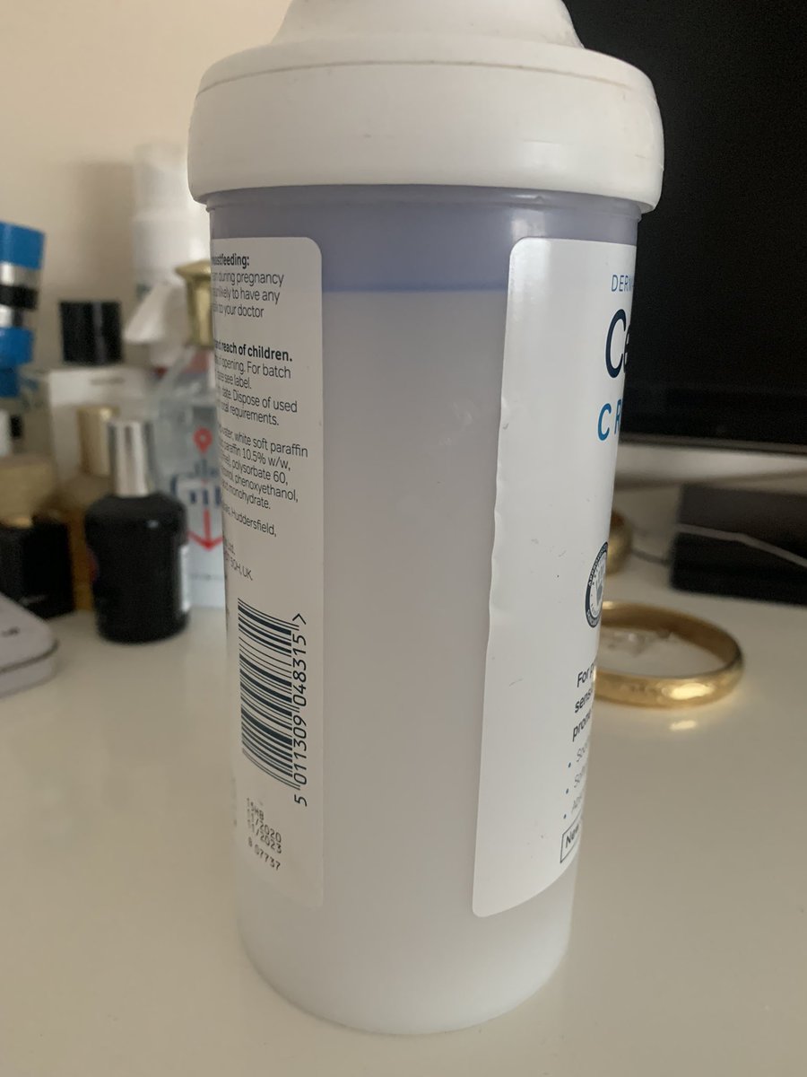 dryandmighty's tweet photo. Big shout out to Cetraben for keeping my skin and #psoriasis hydrated in the winter. I also love the bottle design so you don’t waste any of the product. Thank you #cetraben #skincare #psoriasisproblems https://t.co/wE25MSbGbC