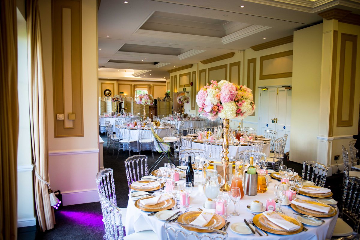 FlorissaDesigns's tweet photo. A closer look at the centrepiece and decor we created for Mr&amp;Mrs Perkins. A mix of Hydrangea, Phalaenopsis orchids, Meijer and Spray Roses. #floral #weddingseason #flowers #weddinginspiration #weddings https://t.co/BWSmPThKYA