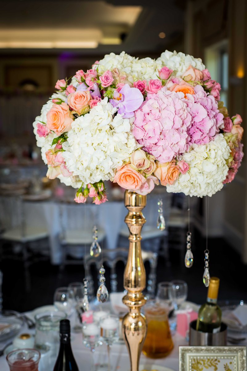 FlorissaDesigns's tweet photo. A closer look at the centrepiece and decor we created for Mr&amp;Mrs Perkins. A mix of Hydrangea, Phalaenopsis orchids, Meijer and Spray Roses. #floral #weddingseason #flowers #weddinginspiration #weddings https://t.co/BWSmPThKYA