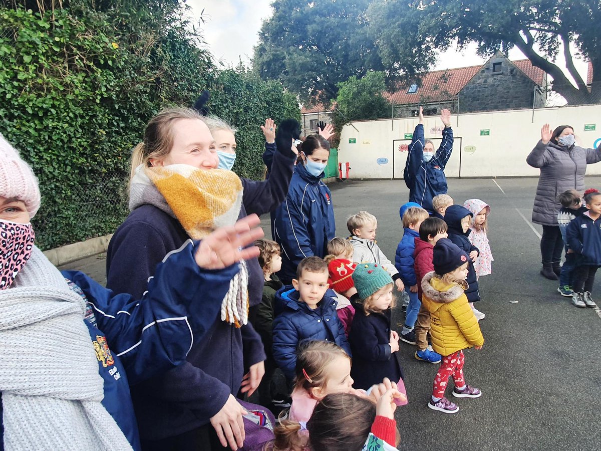 Eliz_Coll's tweet photo. Christmas Carols performed by the EC Brass Band for the Pre-School and Junior School this morning, was a wonderful experience for the children!
Thank you to the students and Ms Wilcocks for a fabulous, festive treat on what is ‘Christmas Party’ day at ECJS.
#Two2Eighteen https://t.co/09HDVhRA2y