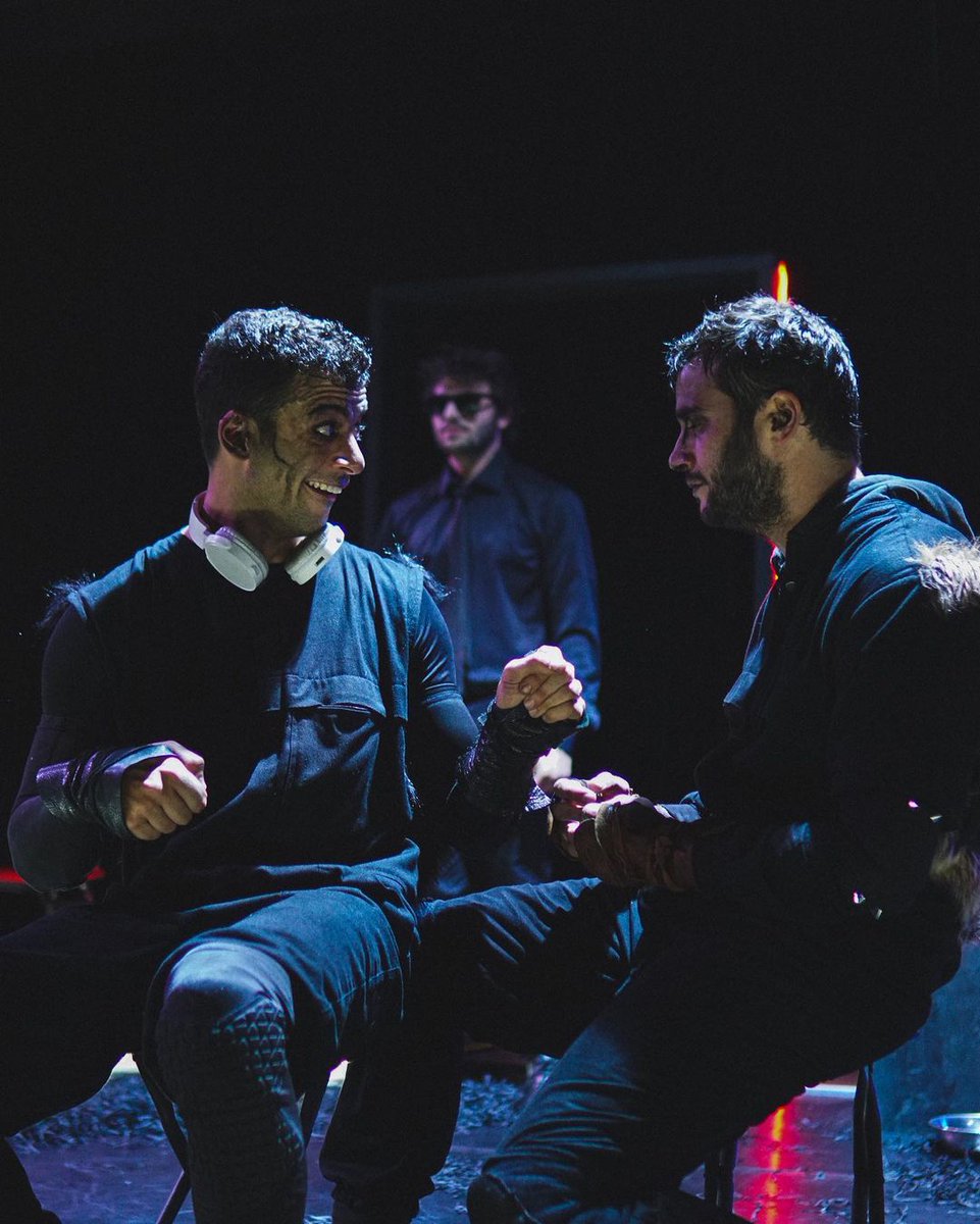 Terörle mücadele eden K7 grubuna katılmak isteyen üç köpeğin yarışı🐕

İspanyol oyun yazarı Juan Mayorga’nın, Alman filozof Kant’ın Ebedi Barış Üzerine Felsefi Deneme eserinden esinlenerek yazdığı “Ebedi Barış”, 24 Aralık Cuma akşamı <a href="/katssahne/">katssahne</a>'de! bit.ly/3yD232X